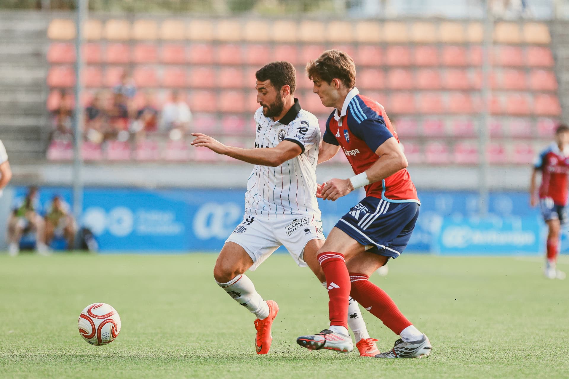 El Atlético Central cae en Estepona pese a reaccionar en dos ocasiones